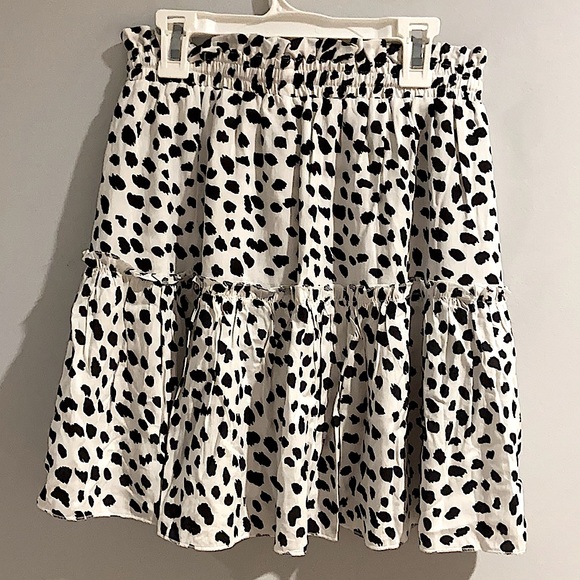 Selling a brand new size small skirt from Alelly. - Picture 2 of 3